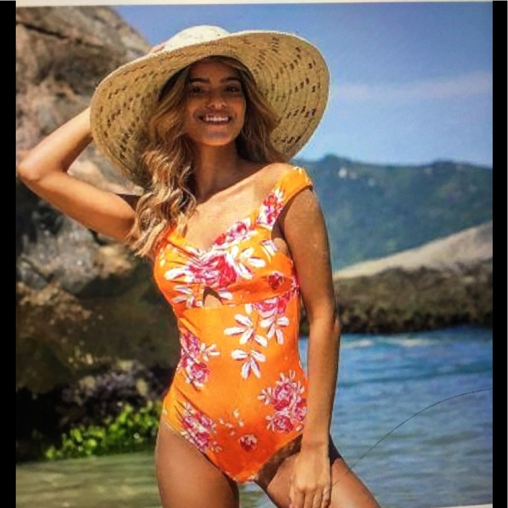 CUPSHE Women's V Neck One Piece Swimsuit
